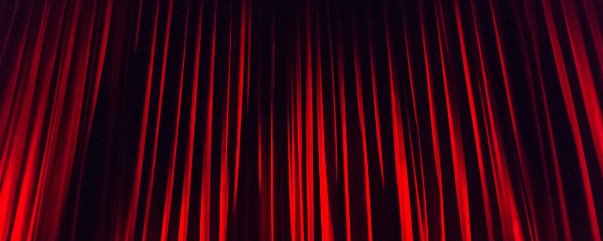 Rideau rouge de théâtre